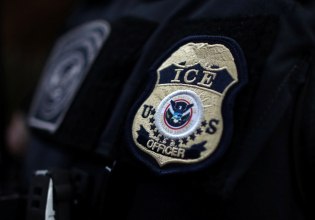 ΗΠΑ: Η κυβέρνηση Τραμπ κάνει λόγο για επίθεση εναντίον της ICE στο Σικάγο