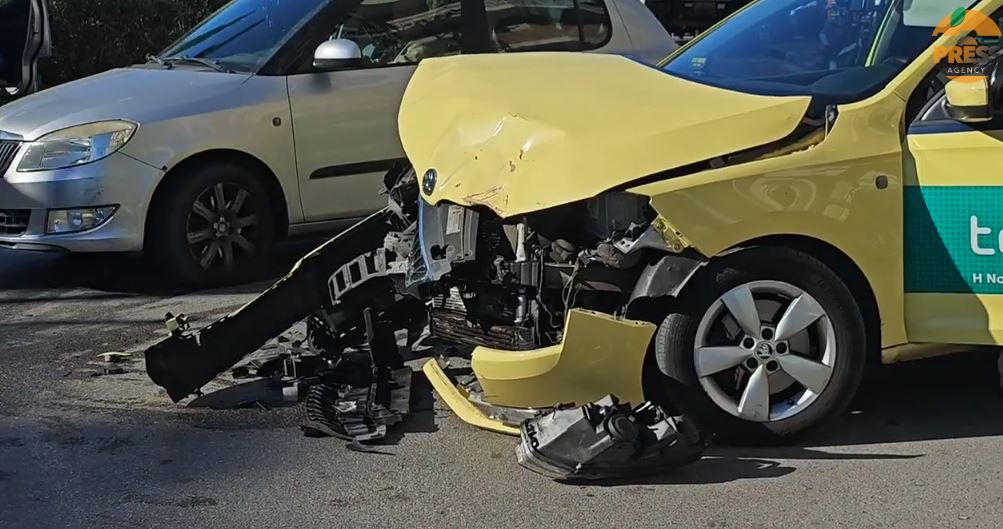 Tροχαίο στην Ευελπίδων – Μετωπική σύγκρουση βαν με ταξί