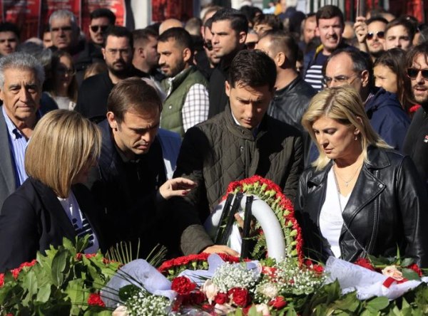 Αντιπροσωπεία του ΠAΣOΚ κατέθεσε στεφάνι στο μνημείο του Πολυτεχνείου