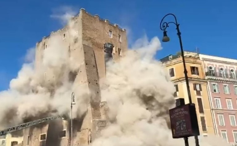 Ρώμη: Απανωτές καταρρεύσεις στον «Πύργο των Κόμηδων» – Ένας εργάτης κάτω από τα συντρίμμια