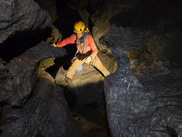 Σπήλαιο Στερνών: Εντυπωσιακές ανακαλύψεις 700 μέτρα κάτω από τη γη