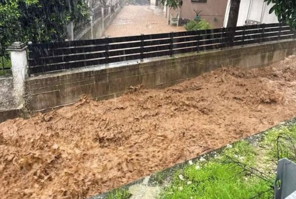 Κακοκαιρία: Προβλήματα σε Φιλιππιάδα και Καλαμπάκα – Πλημμυρισμένοι δρόμοι και κατολισθήσεις 