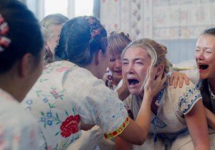 Έξι μήνες σκοτάδι: Η Φλόρενς Πιου εξηγεί γιατί το Midsommar τη «βύθισε» στη θλίψη