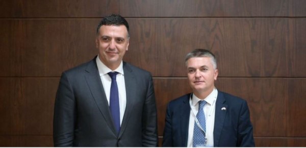 Κικίλιας: Συνάντηση με τον Ιταλό υφυπουργό Edoardo Rixi στο Κάιρο –  Διευρύνεται η συνεργασία των δύο χωρών στη ναυτιλία