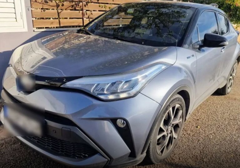 Σπείρα είχε στήσει «φάμπρικα» με κλοπές, πλαστογραφίες και λαθρεμπόριο ΙΧ – Συλλήψεις σε Αττική και Τύρναβο