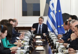 Οι «διαβολο… μήνες» του Μαξίμου και η νέα επιχείρηση damage control απέναντι στα ανοιχτά μέτωπα