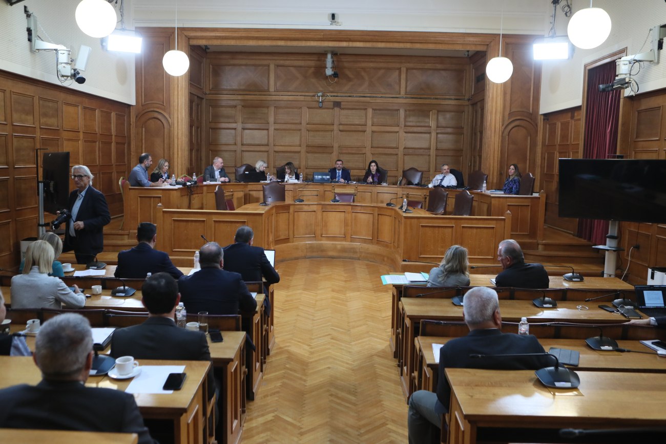 Εξεταστική: Δικαίωμα στη σιωπή, επικαλείται νέος μάρτυρας για να αποφύγει τη κατάθεση – Νέο «όχι» της ΝΔ στη βίαιη προσαγωγή «Φραπέ»