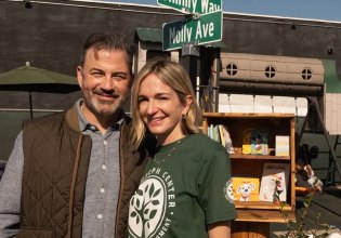 Η σύζυγος του Τζίμι Κίμελ, Μόλι ΜακΝίρνι, νιώθει θυμό για τους «Τραμπικούς» συγγενείς της