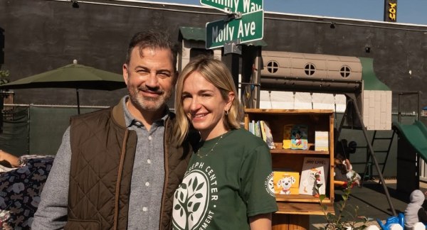 Η σύζυγος του Τζίμι Κίμελ, Μόλι ΜακΝίρνι, νιώθει θυμό για τους «Τραμπικούς» συγγενείς της