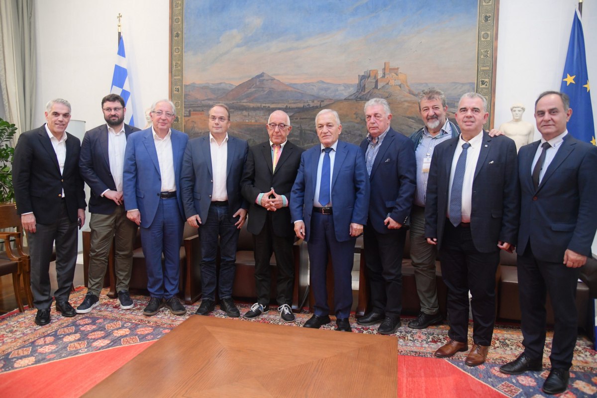 Στον Πρόεδρο της Βουλής η πρωτοβάθμια αυτοδιοίκηση