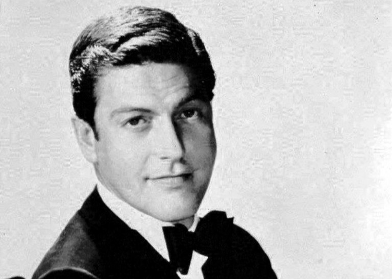 Όταν ο Ντικ Βαν Ντάικ αρνήθηκε τον ρόλο του Τζέιμς Μποντ: «Έχεις ακούσει την αγγλική προφορά μου;»