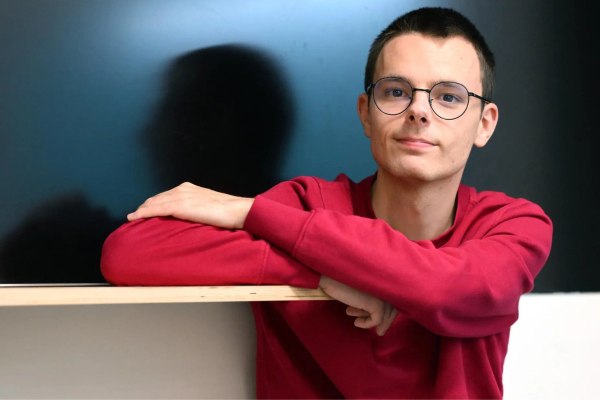 Εμιλιάν, ο 22χρονος εγκέφαλος της Ευρώπης – Με 2.5 εκατ. είναι ο μεγαλύτερος νικητής τηλεπαιχνιδιού στην ιστορία