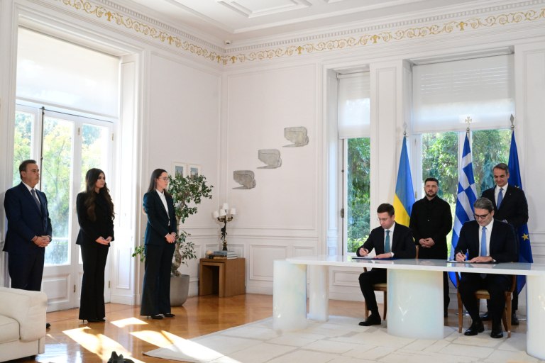 Στην Αθήνα ο Ζελένσκι: Υπεγράφη η συμφωνία για το φυσικό αέριο – «Καθοριστικός ο κάθετος διάδρομος»