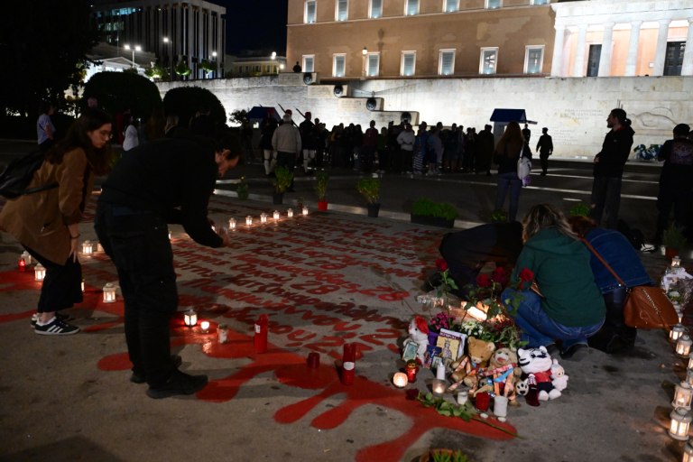 Τέμπη: Σε εξέλιξη η προκαταρκτική εξέταση για τις εκταφές θυμάτων της σιδηροδρομικής τραγωδίας
