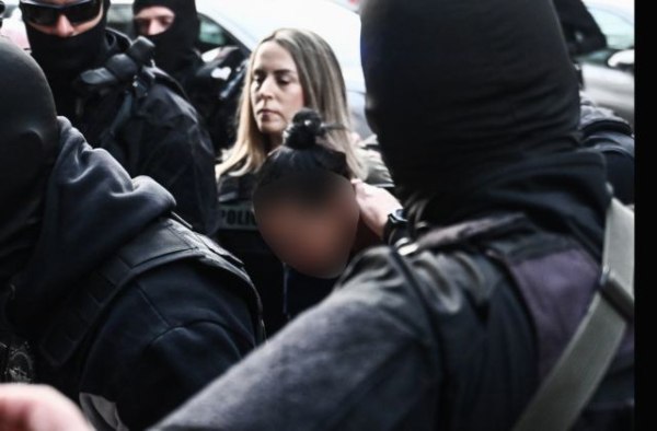 Σαλαμίνα: Στα δικαστήρια Πειραιά η 46χρονη που σκότωσε την πεθερά της