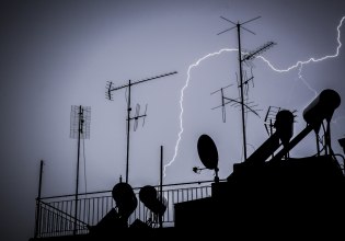 Καιρός: Κακοκαιρία σάρωσε την Αττική και έπνιξε την Κέρκυρα – Live η πορεία των φαινομένων