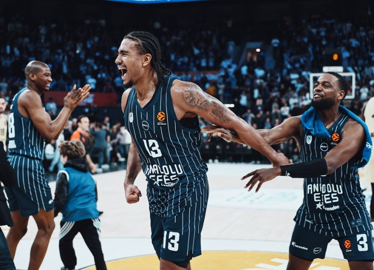 Εφές – Μπαρτσελόνα 74-73: Επιστροφή στους «Μπλαουγκράνα» με ήττα για τον Πασκουάλ