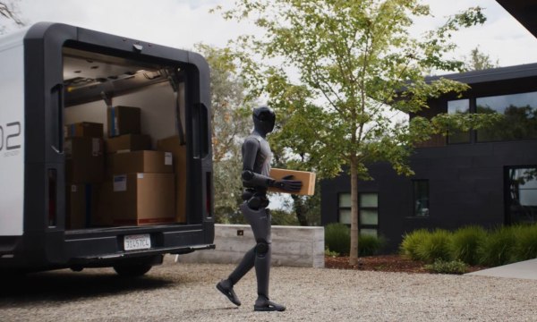 Aπολύθηκε γιατί τους είπε πως ρομπότ τεχνητής νοημοσύνης μπορούσε να σπάσει ανθρώπινο κρανίο