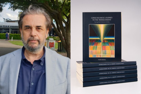 Από τον Καζαντζάκη στον Ωρομπίντο – Ο Βασίλης Αδραχτάς συντονίζει το πεπερασμένο με το άπειρο