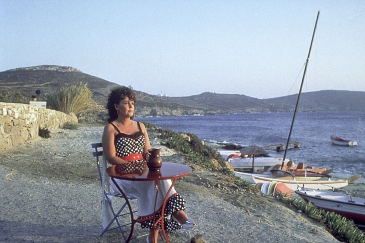 Ένα αντίο στην Πολίν Κόλινς της υπέροχης ταινίας «Σίρλεϊ Βάλενταϊν» που γυρίστηκε στη Μύκονο