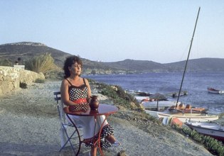 Ένα αντίο στην Πολίν Κόλινς της υπέροχης ταινίας «Σίρλεϊ Βάλενταϊν» που γυρίστηκε στη Μύκονο