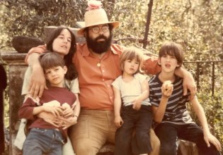 Η κρυμμένη φλόγα της Έλινορ Κόπολα – Oι εξωσυζυγικές σχέσεις του Φράνσις, η μητρότητα, το σινεμά, ο καρκίνος