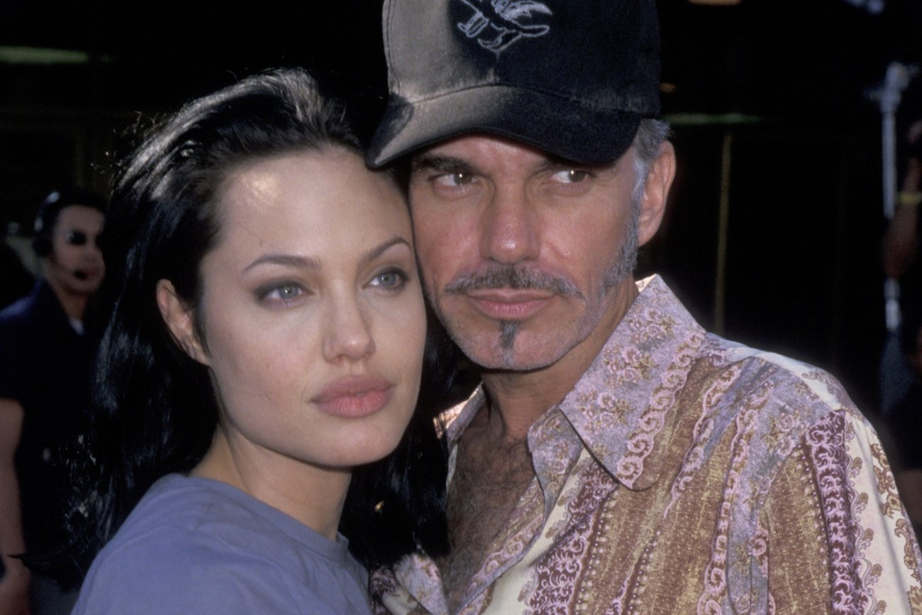 Η Αντζελίνα Τζολί, ο Μπίλι Μπομπ Θόρτον, τα μενταγιόν με σταγόνες αίματος στον λαιμό τους κι ο έρωτάς τους