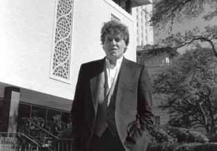 Όταν το ελληνικό θέατρο συνάντησε την εκλεπτυσμένη ειρωνεία και διανοητική πρόκληση του Τομ Στόπαρντ