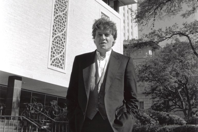 Όταν το ελληνικό θέατρο συνάντησε την εκλεπτυσμένη ειρωνεία και διανοητική πρόκληση του Τομ Στόπαρντ