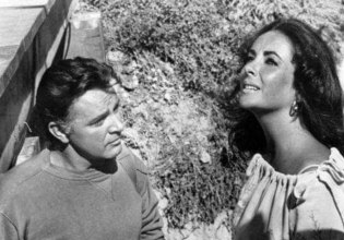 «Με προσβάλλει βαθιά»: Η ιστορία πίσω από την τηλεοπτική κατάρρευση της Ελίζαμπεθ Τέιλορ το 1966