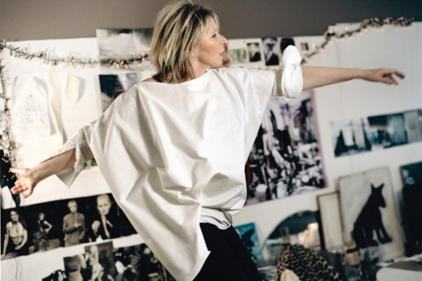 Ένα αντίο στην καινοτόμο σχεδιάστρια μόδας Marina Yee – Μία εκ των «Έξι της Αμβέρσας»