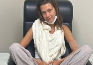 «Αόρατη αναπηρία» – Η Μπέλα Χαντίντ μιλάει για τη διαρκή «ιατρική ανησυχία» της μάχης της με τη χρόνια νόσο του Lyme