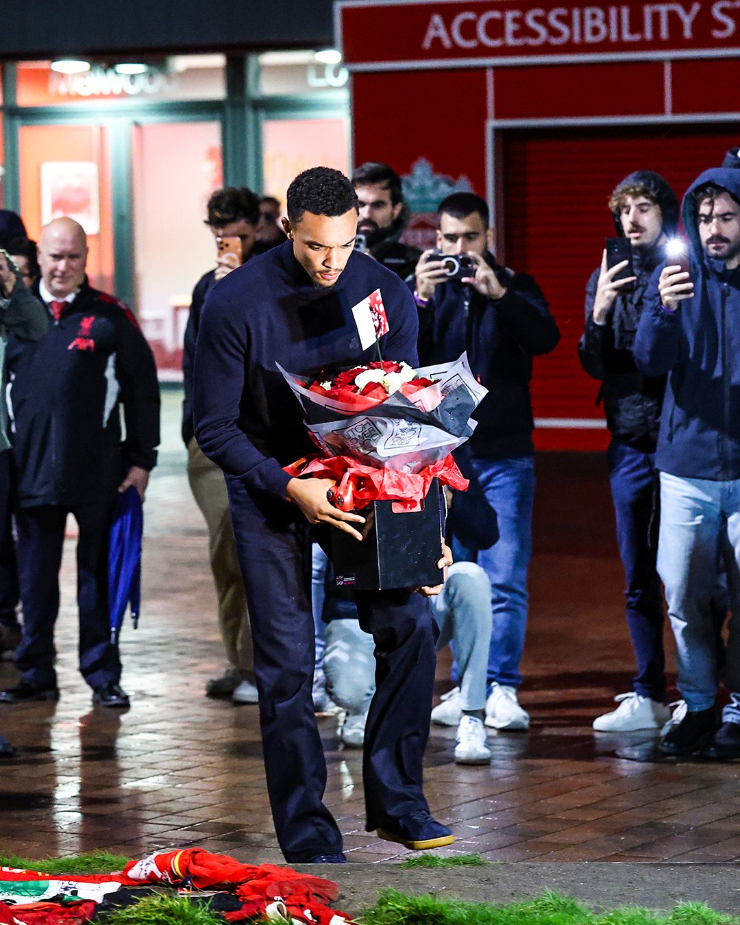 Συγκινητική στιγμή στο Λίβερπουλ: Η Ρεάλ Μαδρίτης απέδωσε φόρο τιμής στον Ντιόγκο Ζότα (pics, vid)