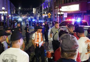 ΗΠΑ: Τραγική κατάληξη καταδίωξης στην Τάμπα – Αυτοκίνητο «καρφώθηκε» σε μπαρ, 4 νεκροί, 11 τραυματίες