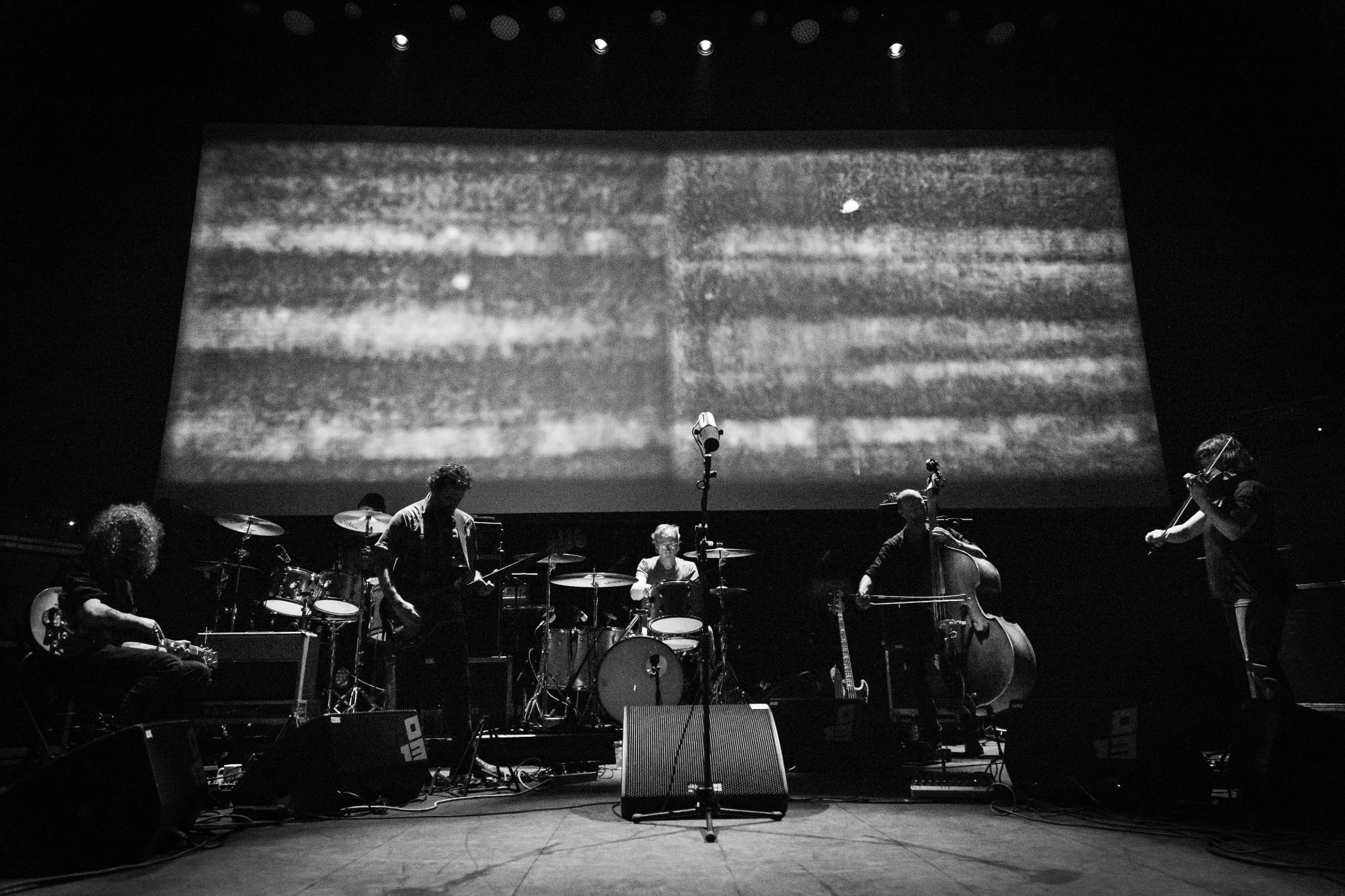 Οι Godspeed You! Black Emperor ξέρουν να ισορροπούν ανάμεσα στον θόρυβο και τη σιωπή