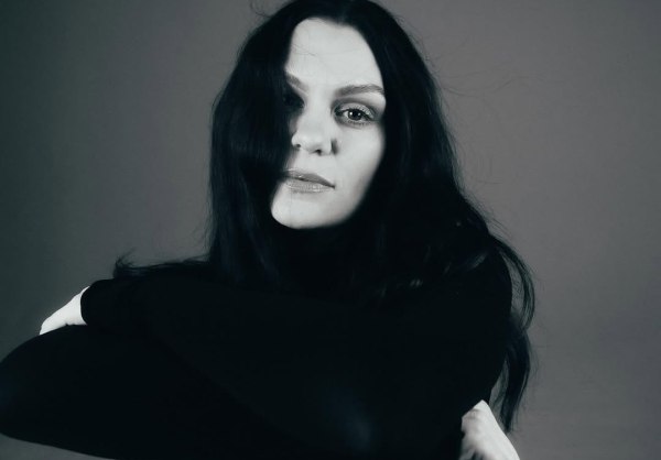 Η Jessie J «λύγισε» στη σκηνή: Δάκρυα, εξομολόγηση για την αποβολή και ένα τραγούδι-φόρος τιμής στον σωματοφύλακά της