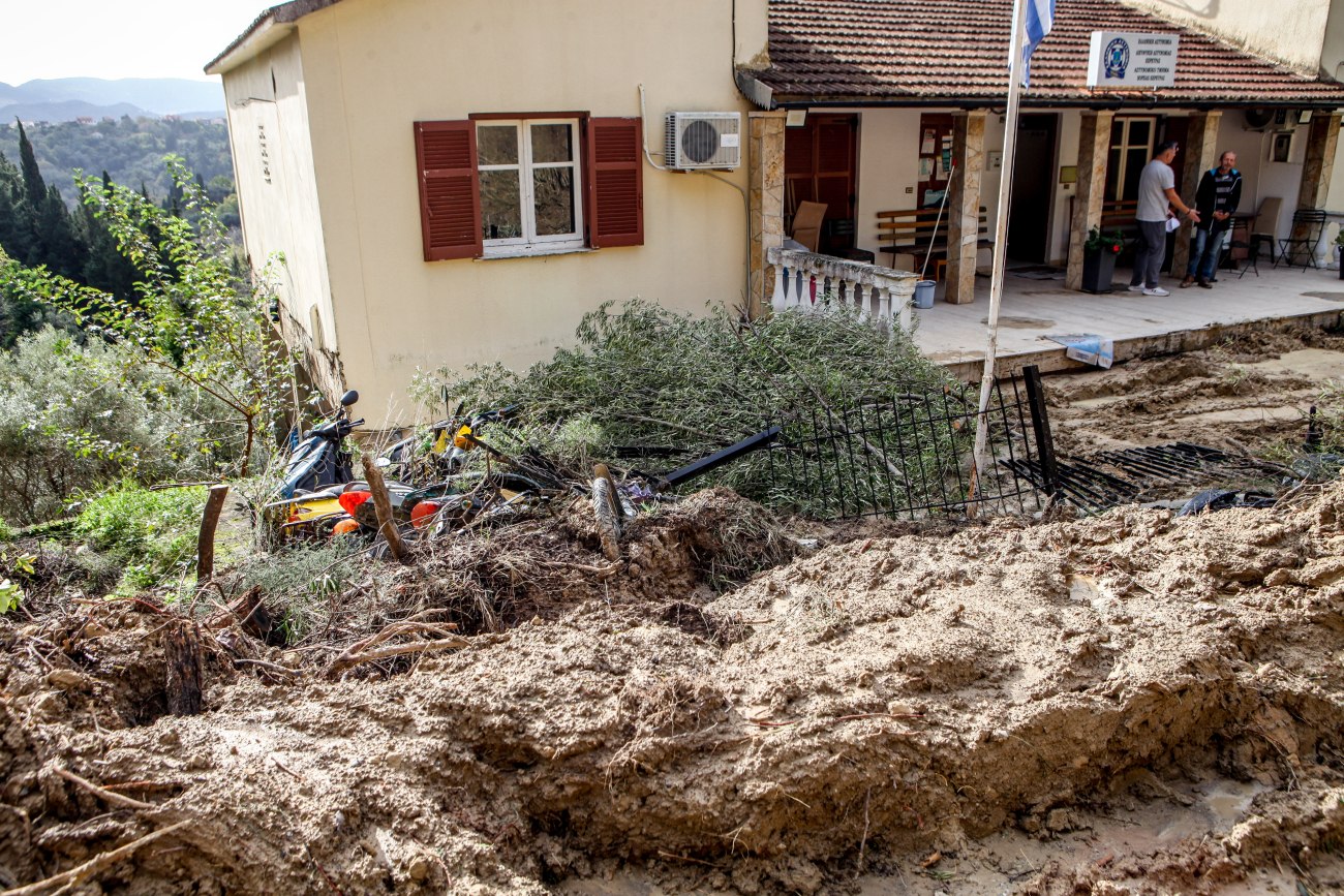 Μετρούν τις πληγές τους οι κάτοικοι στη δυτική Ελλάδα από την κακοκαιρία