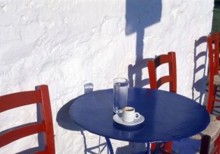 Όταν σβήσει το καφενείο, όταν κλείσει το μίνι μάρκετ, σβήνει και το χωριό