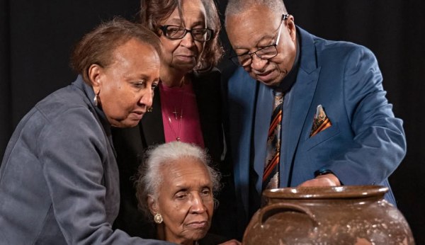 Το 1850, ένας σκλάβος φιλοτέχνησε χιλιάδες κεραμικά – Tώρα, ένα μουσείο τα επιστρέφει στους απογόνους του