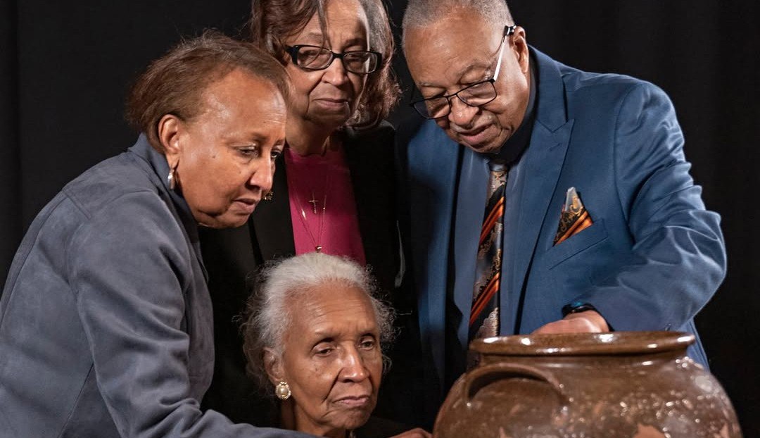 Το 1850, ένας σκλάβος φιλοτέχνησε χιλιάδες κεραμικά – Tώρα, ένα μουσείο τα επιστρέφει στους απογόνους του