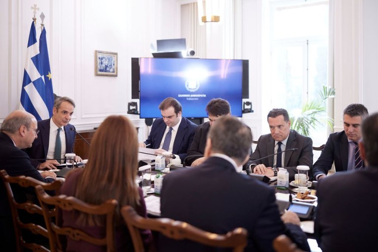 Κυρ. Μητσοτάκης: Με νέο γύρο «μασάζ», και στο κόμμα και στην κοινωνία, πασχίζει να αντιστρέψει το κλίμα