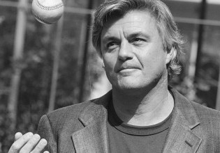 Ο Τζον Ίρβινγκ στα 83 του εξακολουθεί να φωνάζει με μανία: «Θέλω απλά να γράψω!»