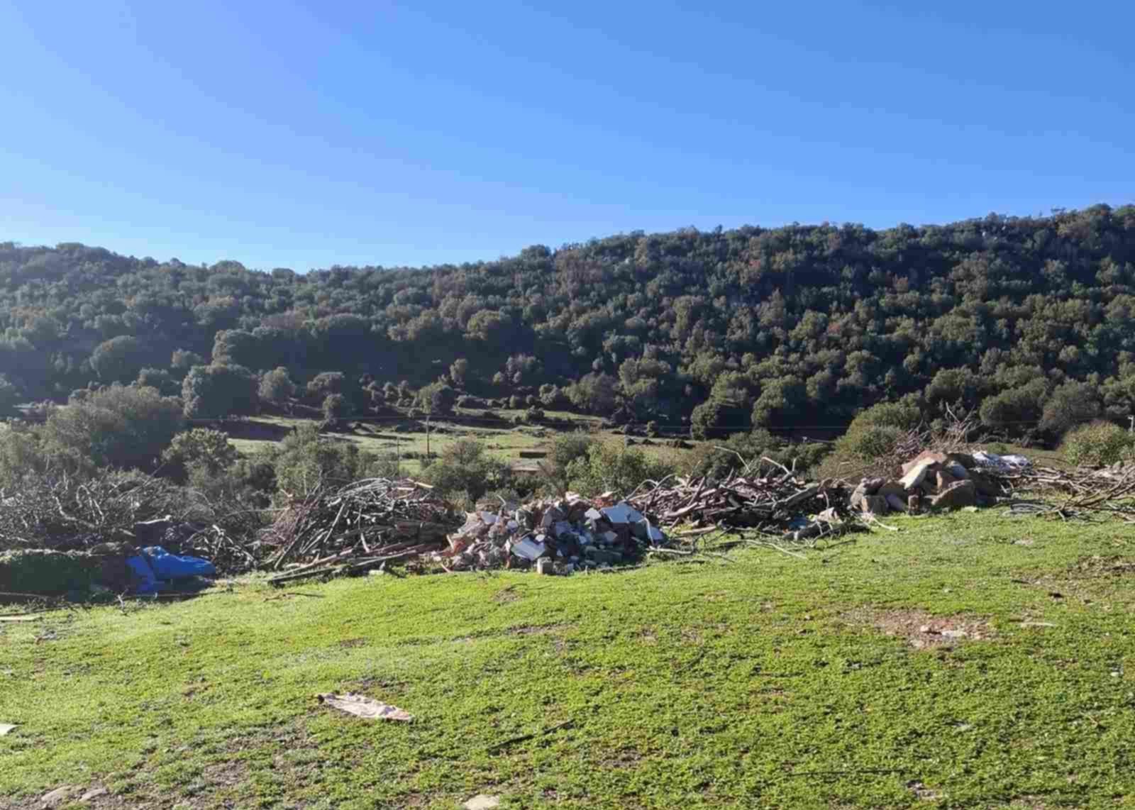 Θλιβερές εικόνες από την απόρριψη απορριμμάτων στο περιβάλλον-Αγώνας δρόμου της δημοτικής Αρχής