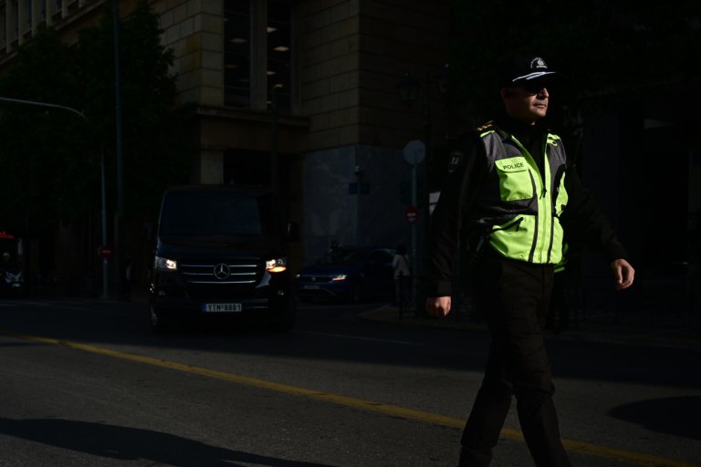 Αναποδογύρισε αυτοκίνητο στο Χαλάνδρι – Κλειστή η μία λωρίδα στην κάθοδο