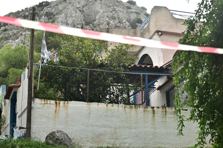 Σαλαμίνα: Η 75χρονη ξεψύχησε λέγοντας το «πάτερ ημών» – Αποκαλούσε τη δολοφόνο της «αγόρι μου»