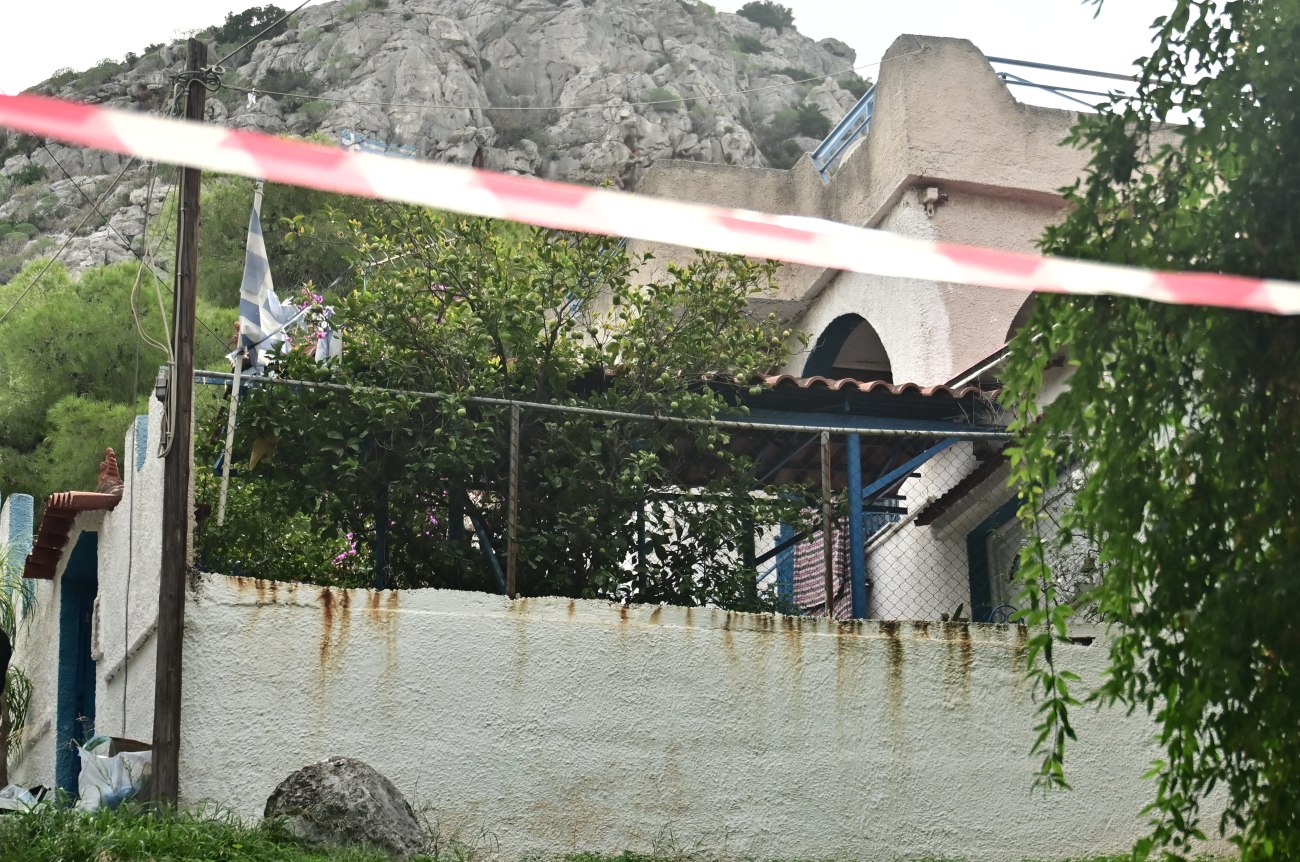 Σαλαμίνα: Η 75χρονη ξεψύχησε λέγοντας το «πάτερ ημών» – Αποκαλούσε τη δολοφόνο της «αγόρι μου»