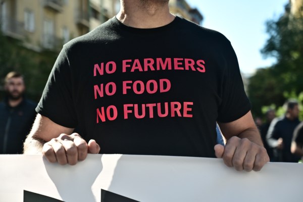 Μια ξεχασμένη Ελλάδα κατέβηκε στους δρόμους