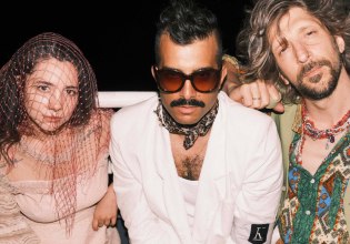 Walk a Mile: To νέο EP των Κadebostany που συνδυάζει pop και folk ήχους