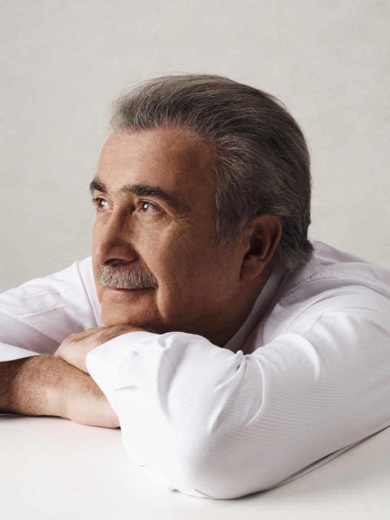 Αλ Τσαντίρι Νιουζ: Πρωτιά για τον Λάκη Λαζόπουλο