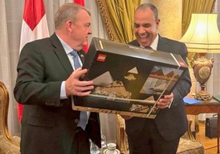 Η διπλωματία της LEGO: Viral ο Δανός ΥΠΕΞ με τον Αιγύπτιο ομόλογό του – «Φαραωνικά παιχνίδια» 